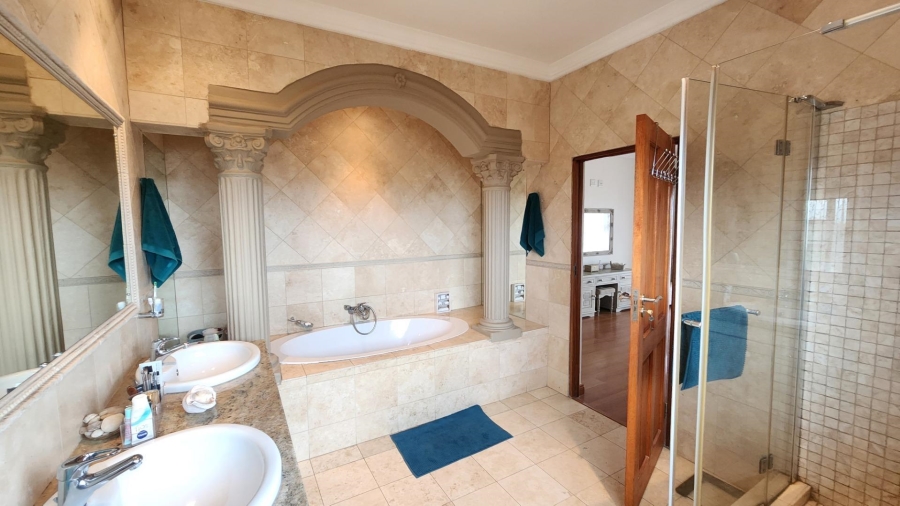 6 Bedroom Property for Sale in Hartenbos Heuwels Western Cape